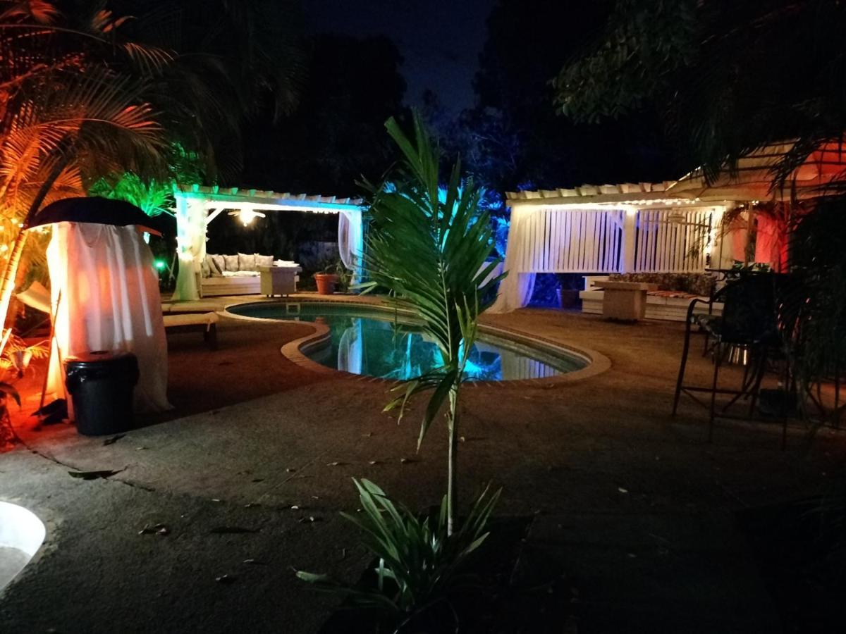 Casa De Tortuga Guesthouse Векес Екстериор снимка